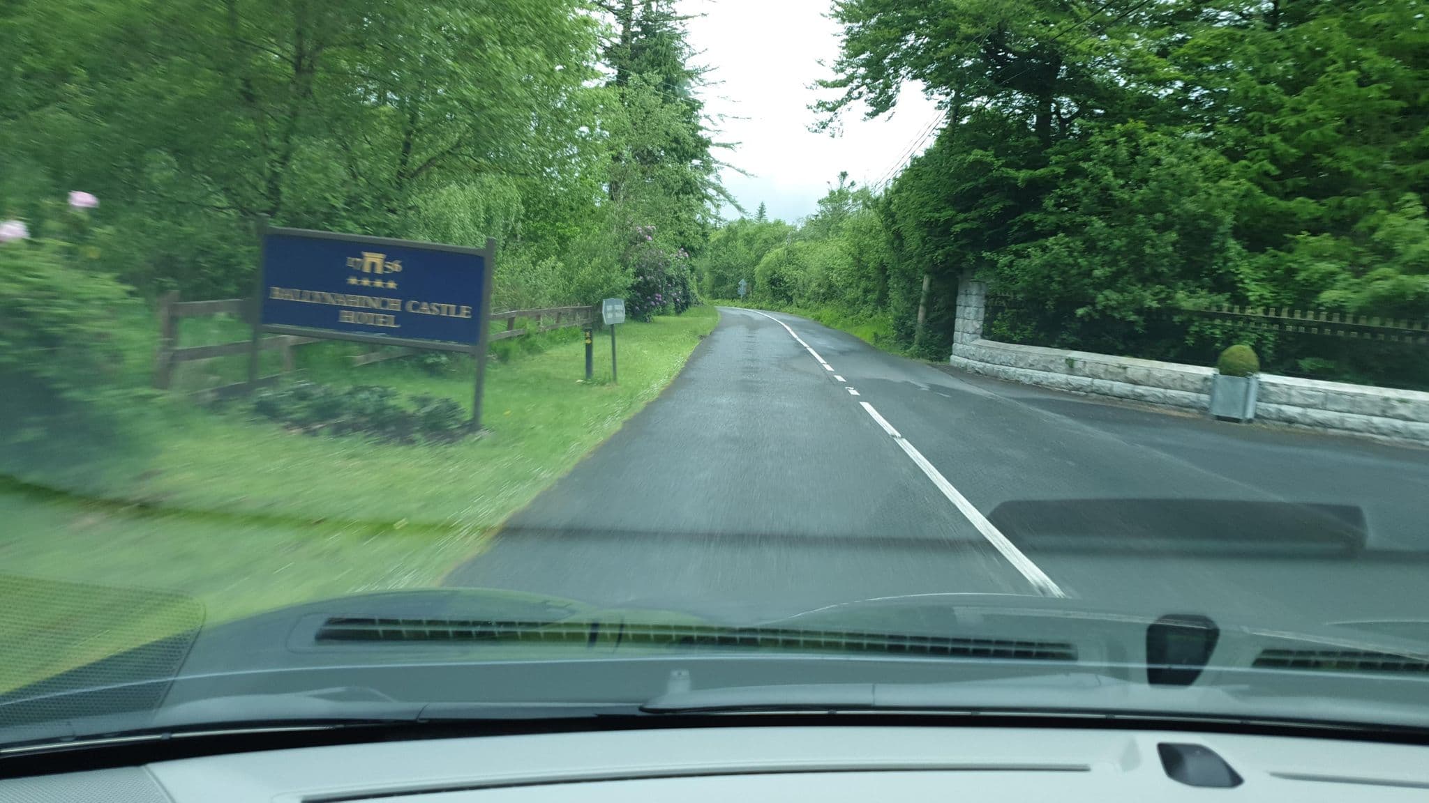 Street view near Main Gate Lodge, Clifden — © yannakis (CC BY-SA · Mapillary)