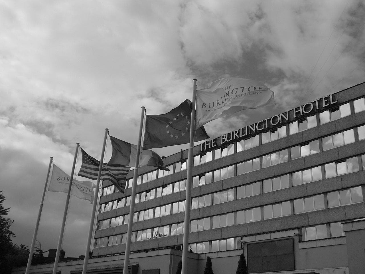 Clayton Hotel Burlington Road (via Wikimedia Commons, CC BY 2.0)