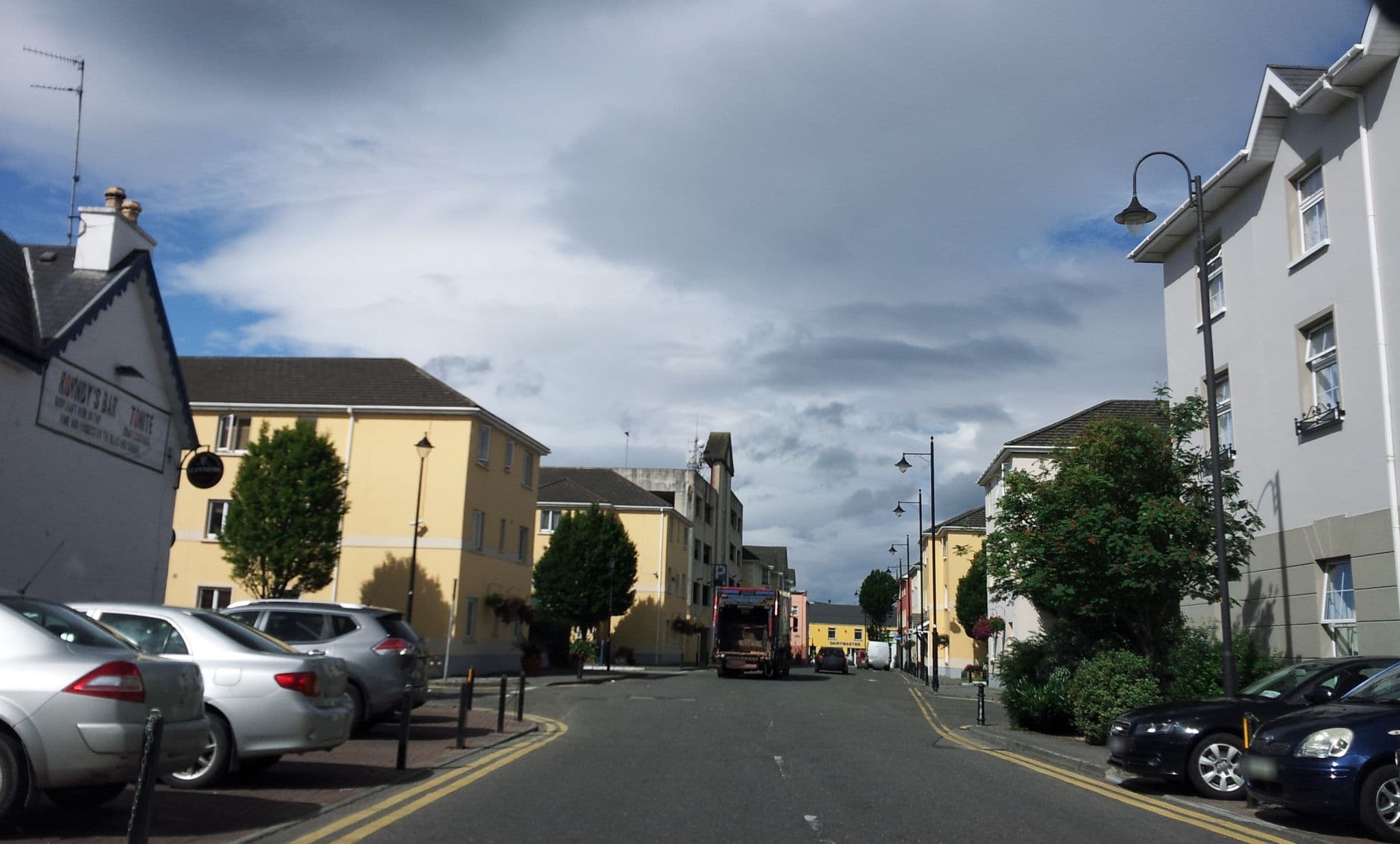 Street view near The Ashe Hotel, Tralee — © fdmap (CC BY-SA · Mapillary)