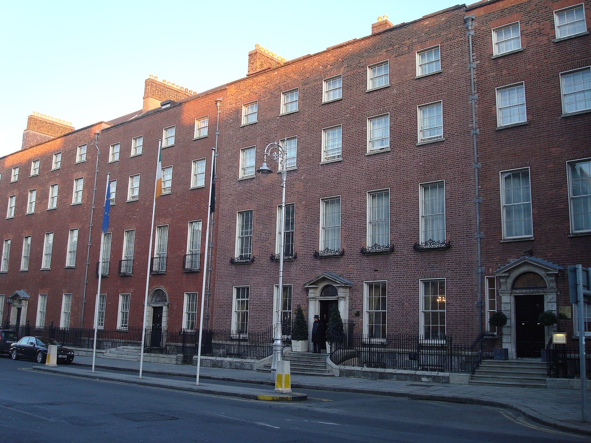Merrion Hotel (via Wikimedia Commons, CC0)