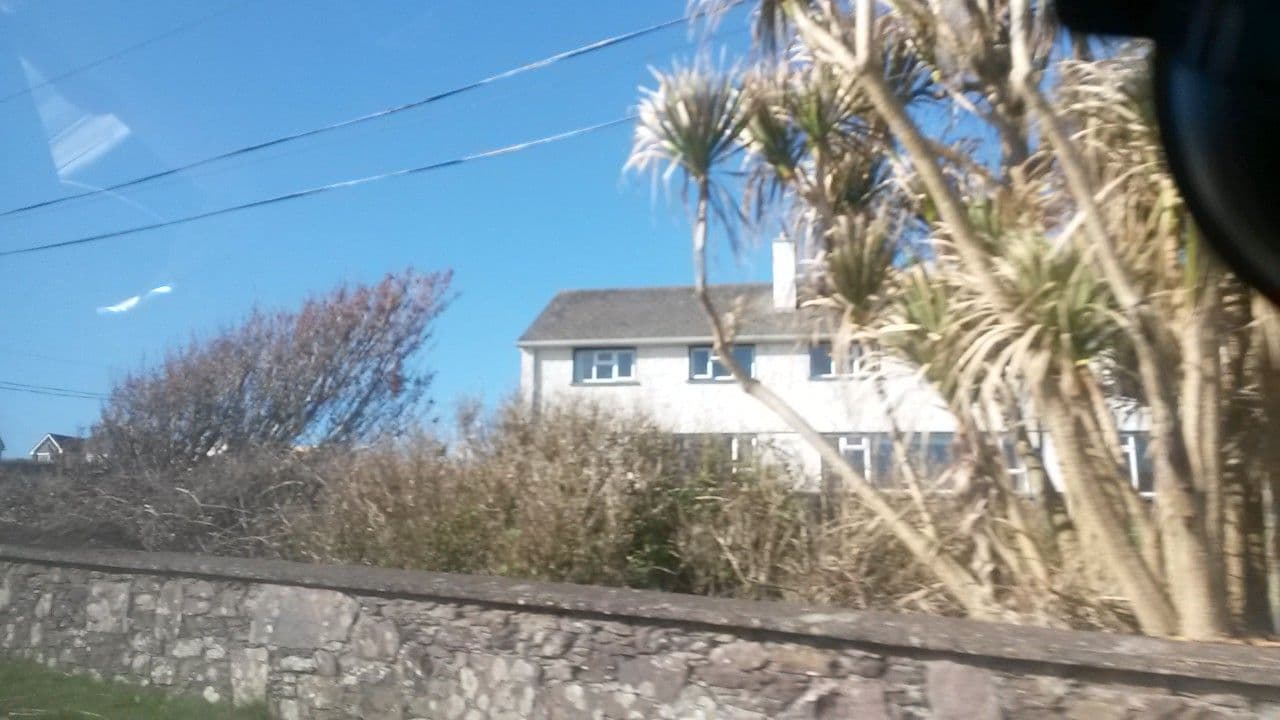 Street view near Dún Chaoin Hostel (closed), Dingle — © debigc (CC BY-SA · Mapillary)