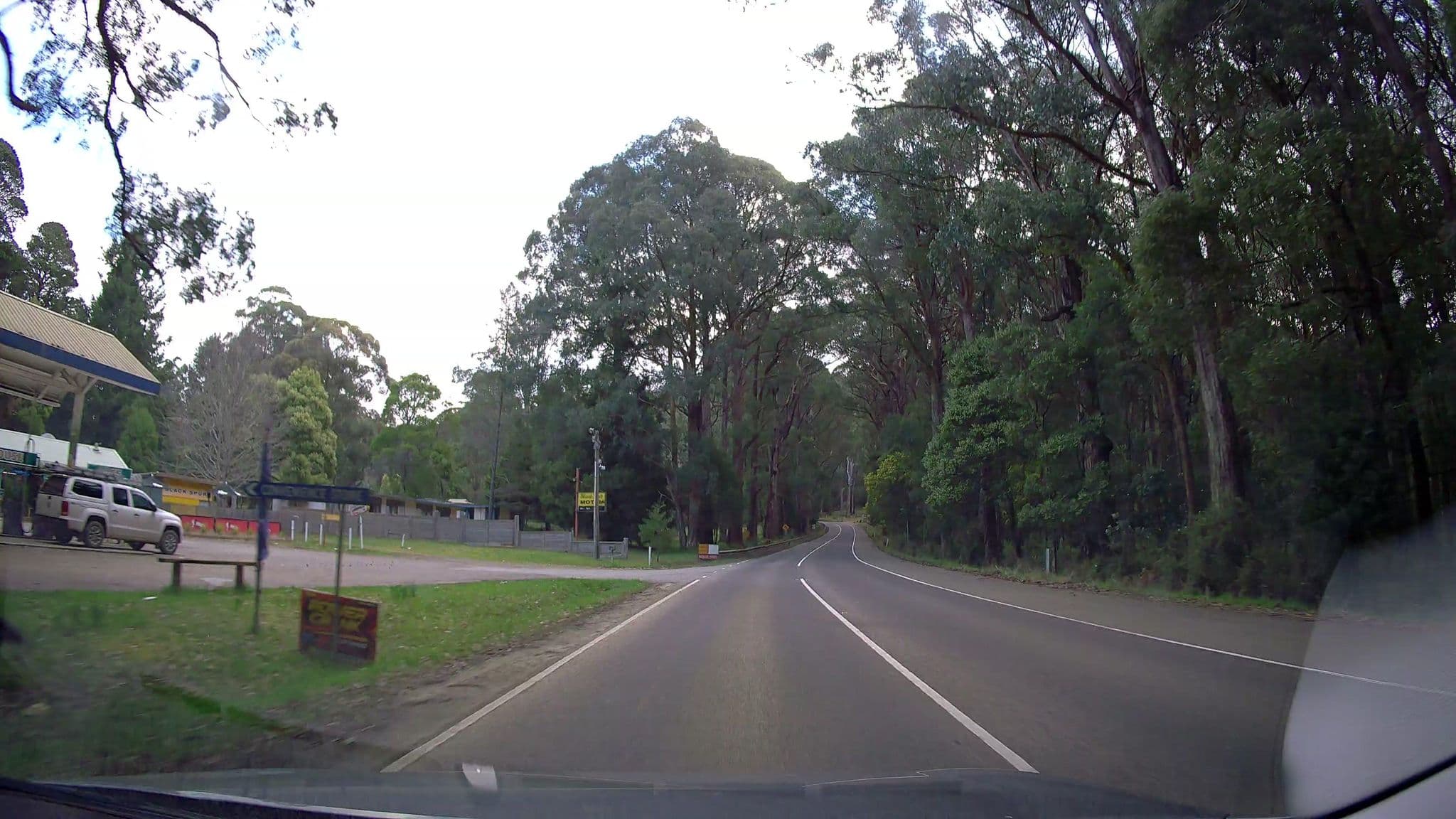 Street view near Black Spur Caravan Park, Healesville — © hakkim (CC BY-SA · Mapillary)