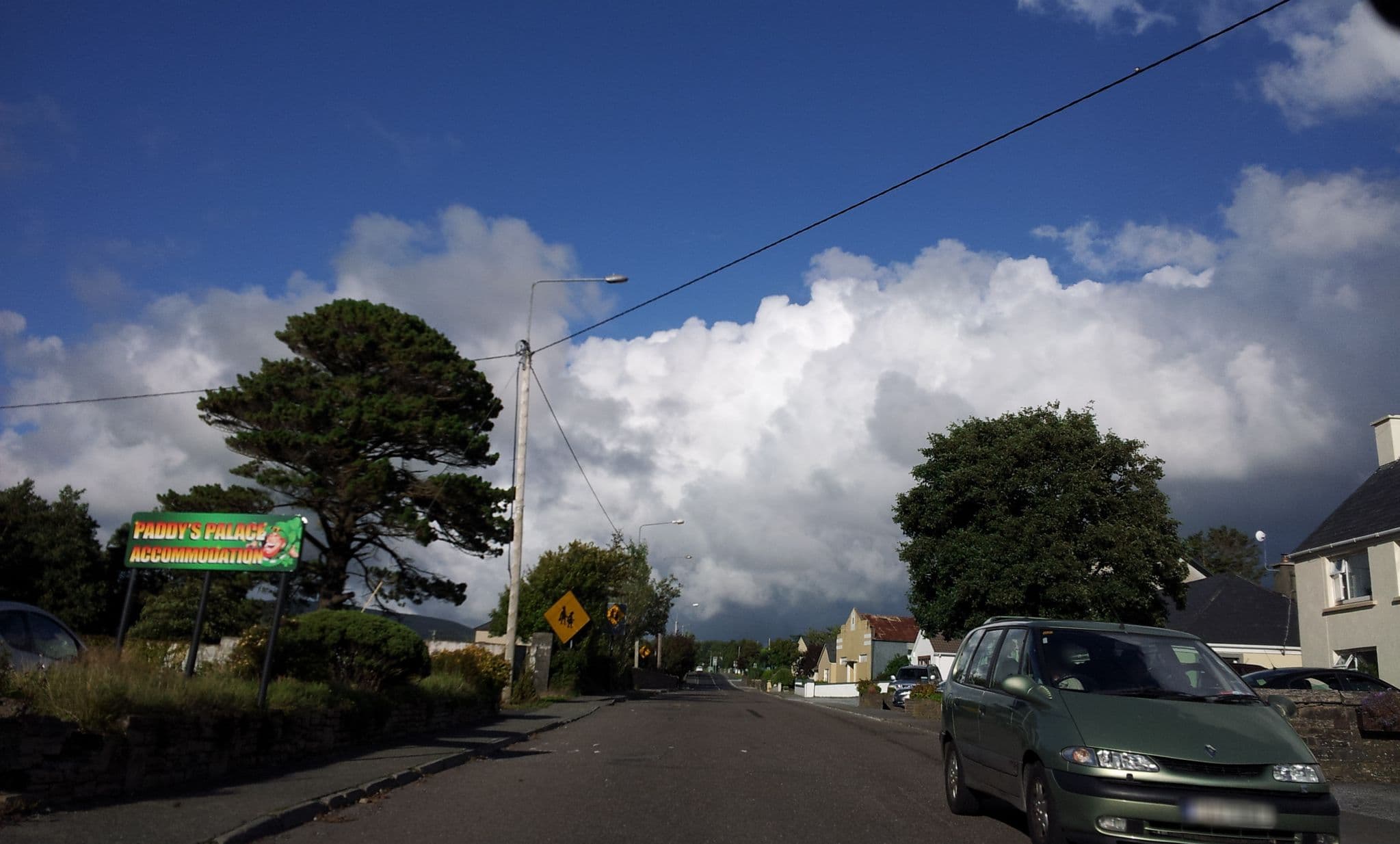Street view near Brackluin Lodge, Dingle — © fdmap (CC BY-SA · Mapillary)