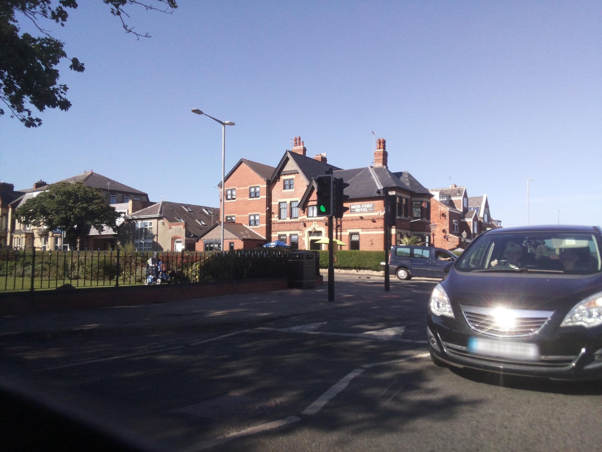 Street view near The Mon Fort Hotel, Bridlington — © southglos (CC BY-SA · Mapillary)