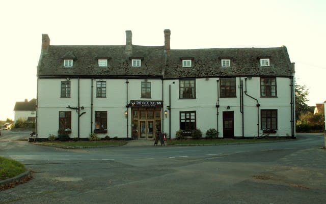 The Bull Inn (via Wikimedia Commons, CC BY-SA 2.0)
