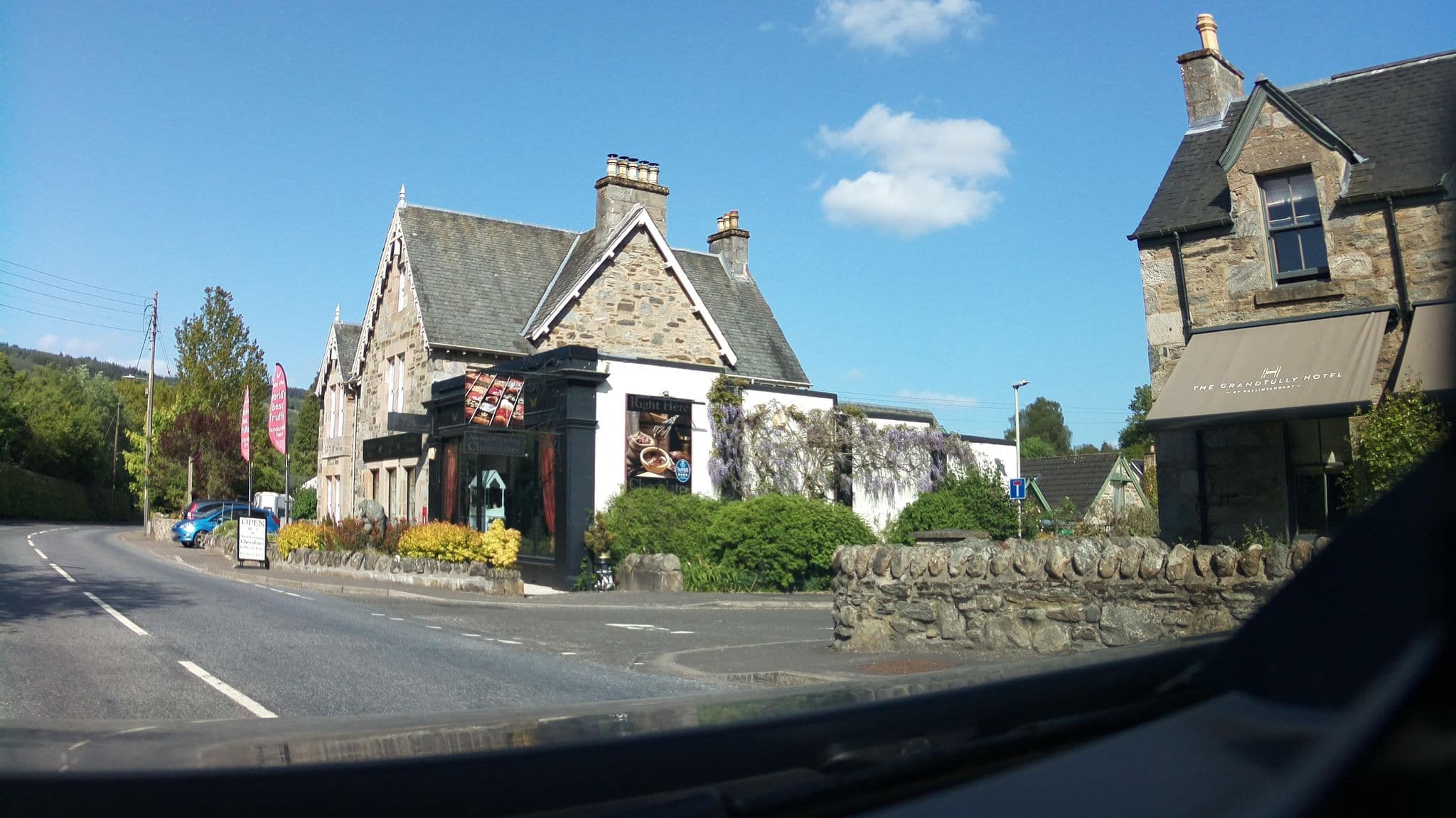 Street view near The Grandtully Hotel, Pitlochry — © southglos (CC BY-SA · Mapillary)