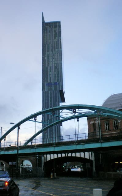 Hilton Manchester Deansgate (via Wikimedia Commons, CC BY-SA 2.0)