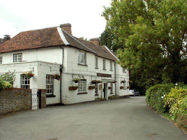 The White Horse (via Wikimedia Commons, CC BY-SA 2.0)