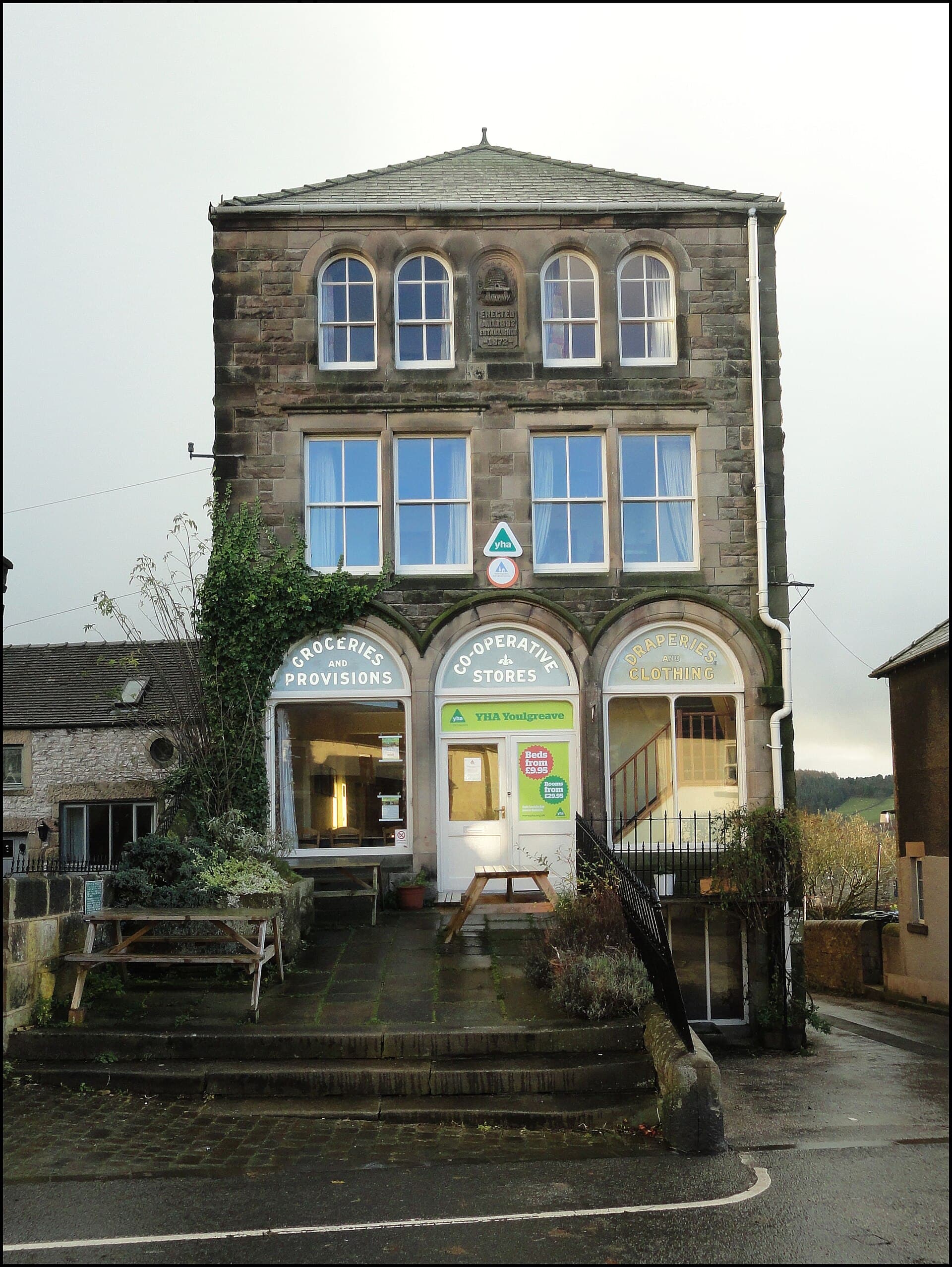YHA Youlgreave (via Wikimedia Commons, CC BY 2.0)