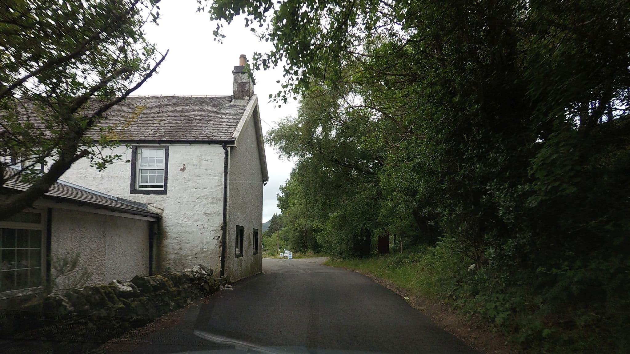 Street view near Rowardennan Hotel, Garelochhead — © hobgoblin (CC BY-SA · Mapillary)