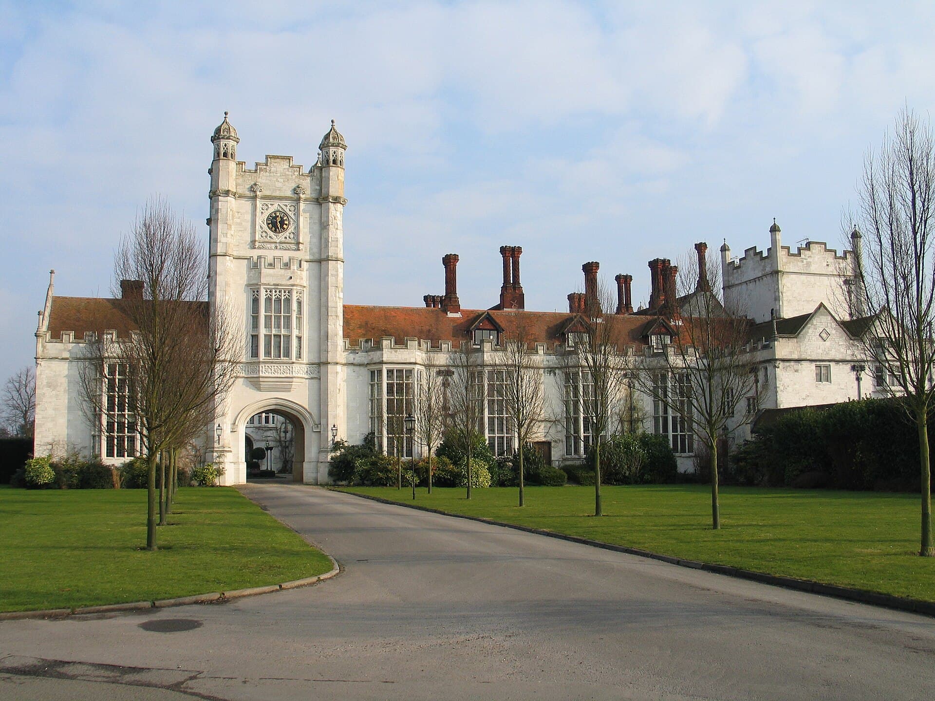 Danesfield House Hotel and Spa (via Wikimedia Commons, Public domain)