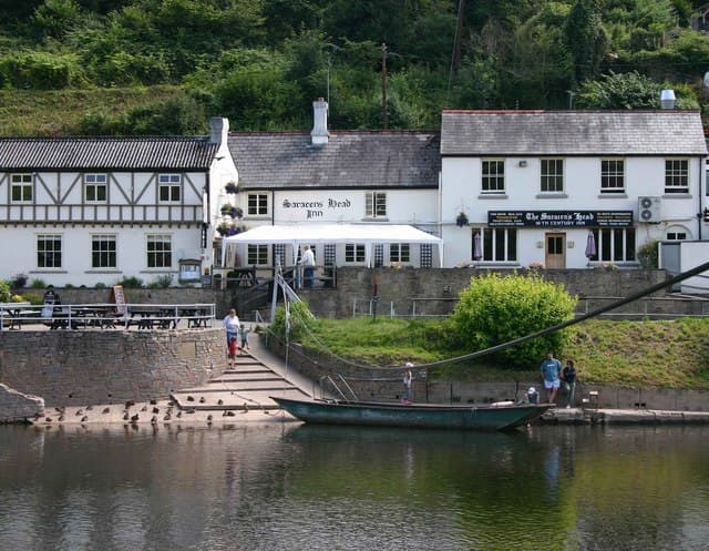 The Saracens Head (via Wikimedia Commons, CC BY-SA 2.0)