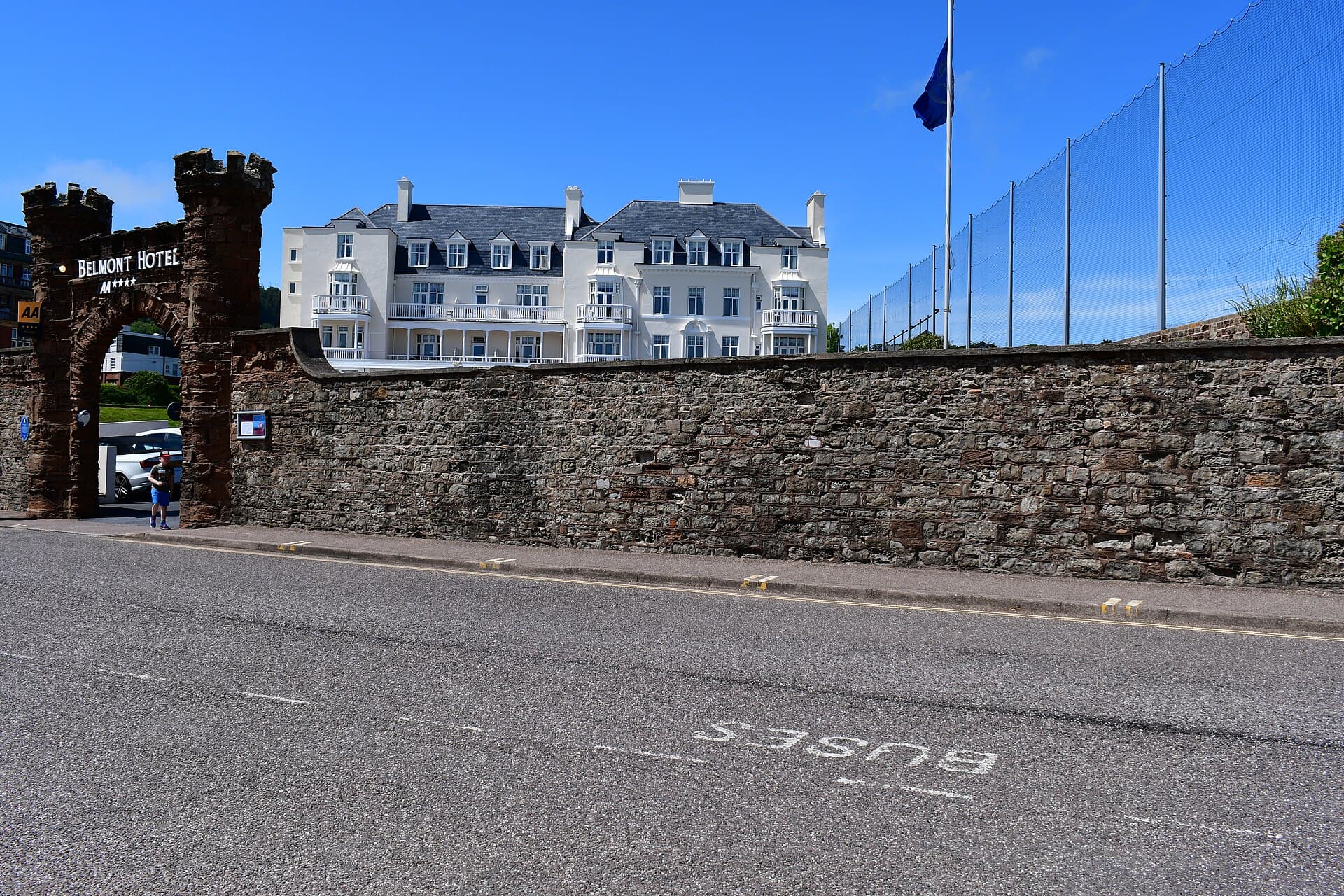 Belmont Hotel (via Wikimedia Commons, CC0)