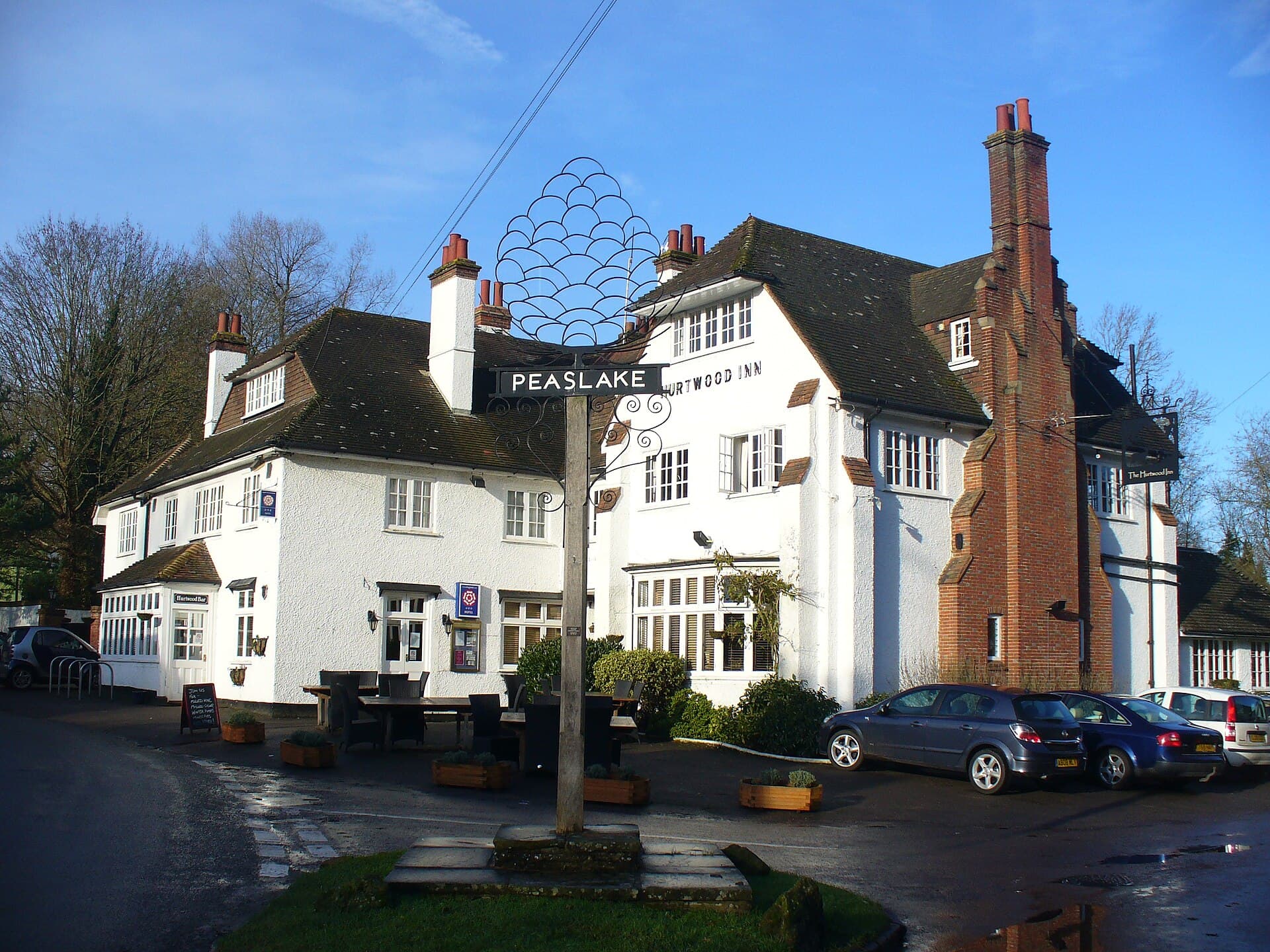 Hurtwood Hotel (via Wikimedia Commons, CC BY-SA 2.0)