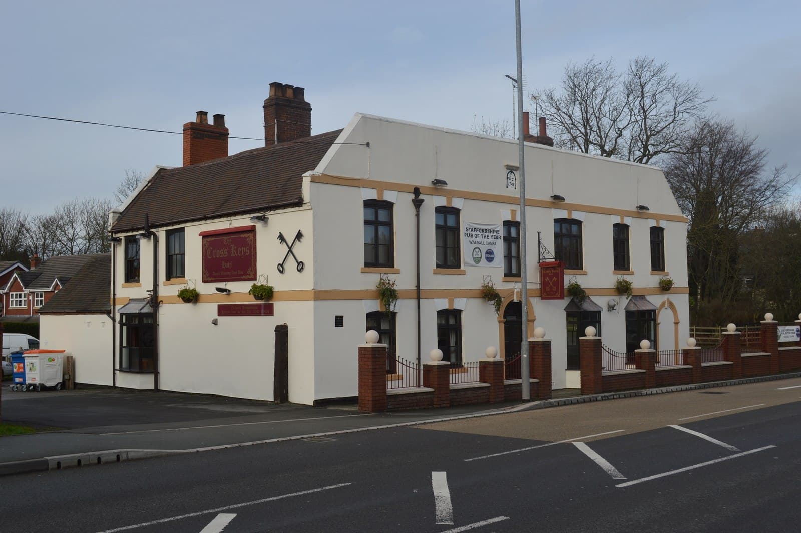 Cross Keys (via Wikimedia Commons, CC BY-SA 2.0)