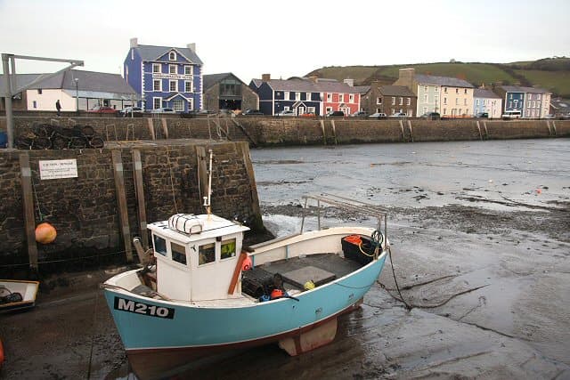 Harbourmaster Hotel (via Wikimedia Commons, CC BY-SA 2.0)
