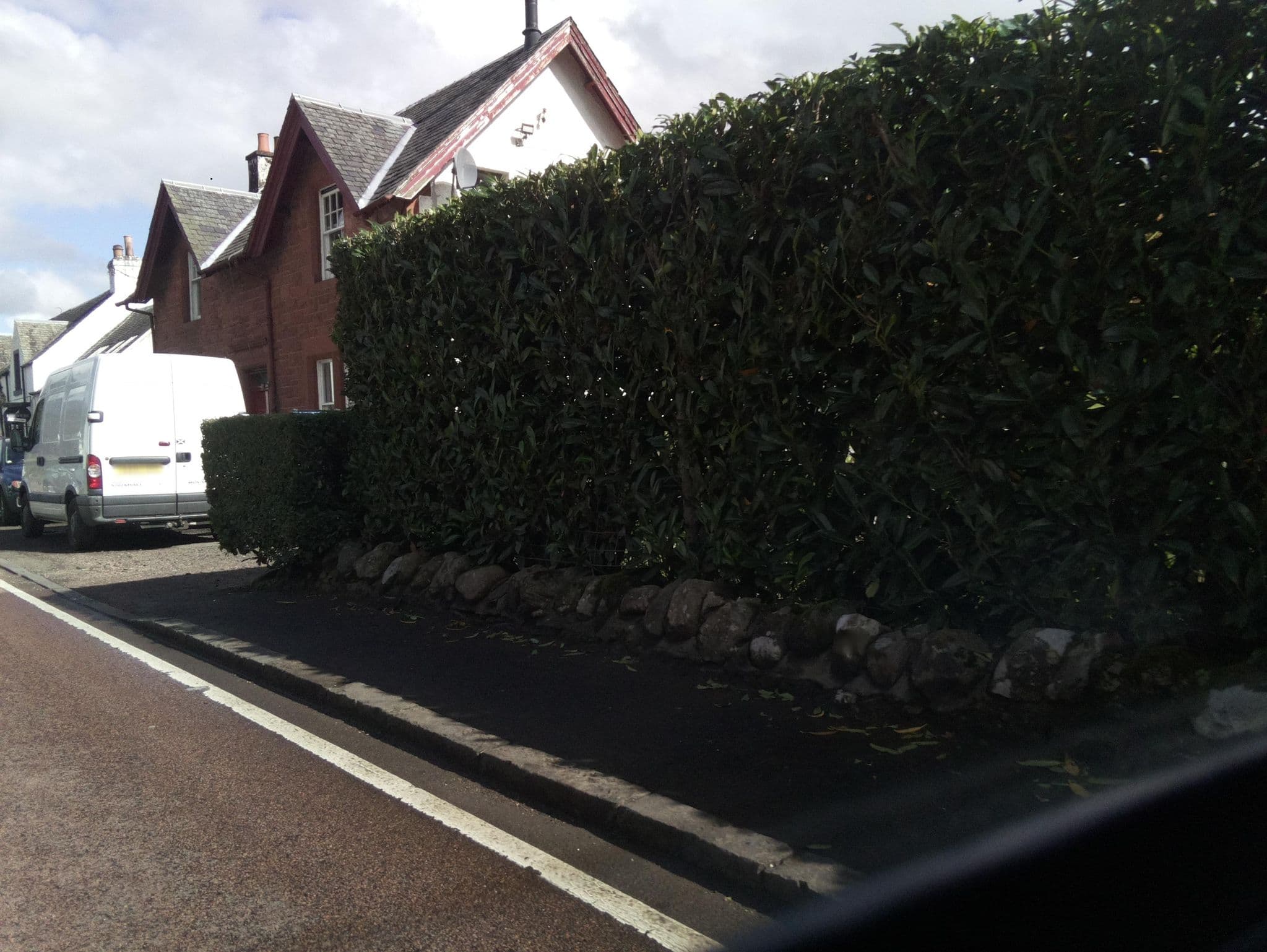 Street view near The White Stag Inn, Callander — © southglos (CC BY-SA · Mapillary)