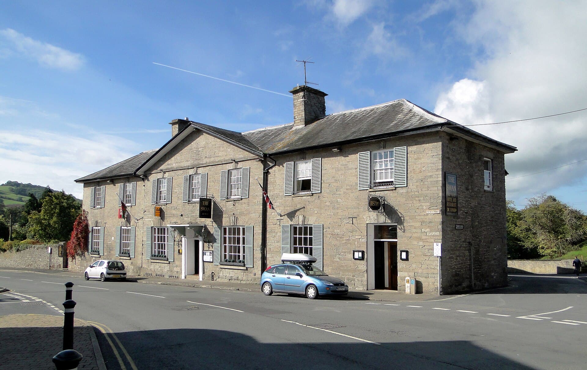 The Swan at Hay (via Wikimedia Commons, CC BY-SA 2.0)
