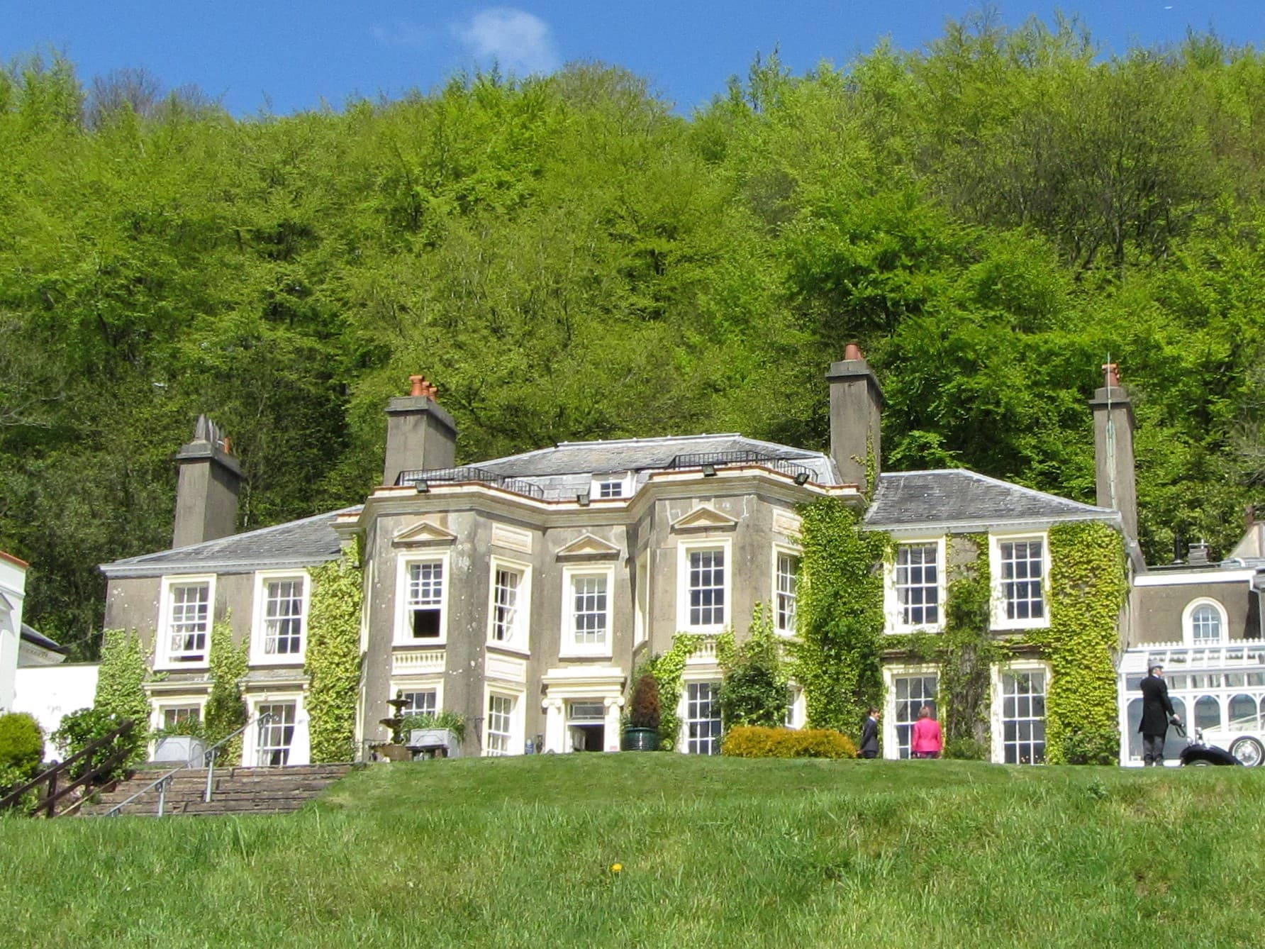 New House Country Hotel (via Wikimedia Commons, CC BY-SA 2.0)