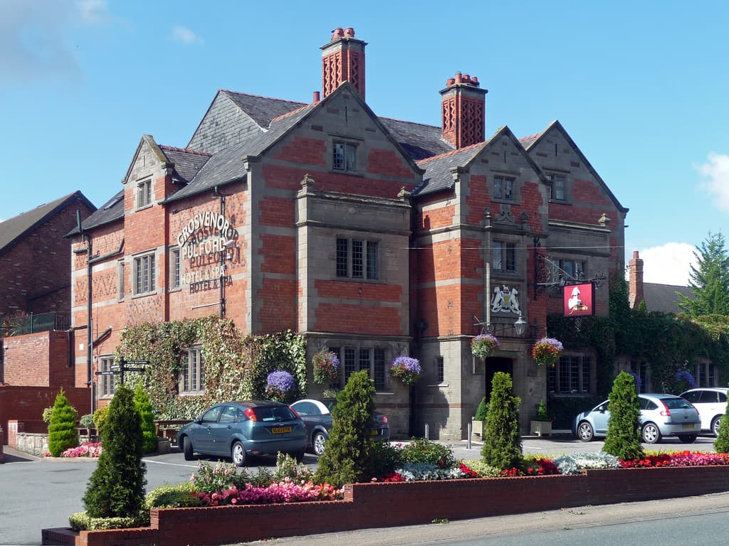 Grosvenor Pulford Hotel and Spa (via Wikimedia Commons, CC BY-SA 2.0)