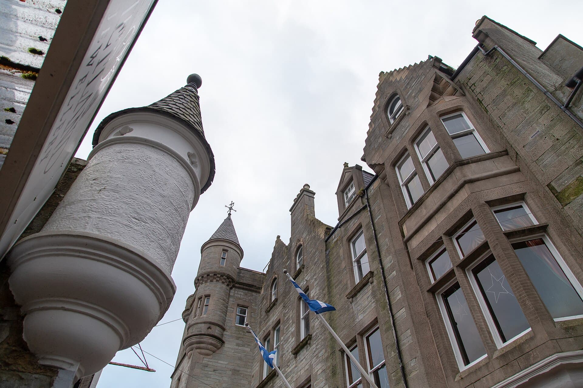 Grand Hotel (via Wikimedia Commons, CC BY-SA 2.0)