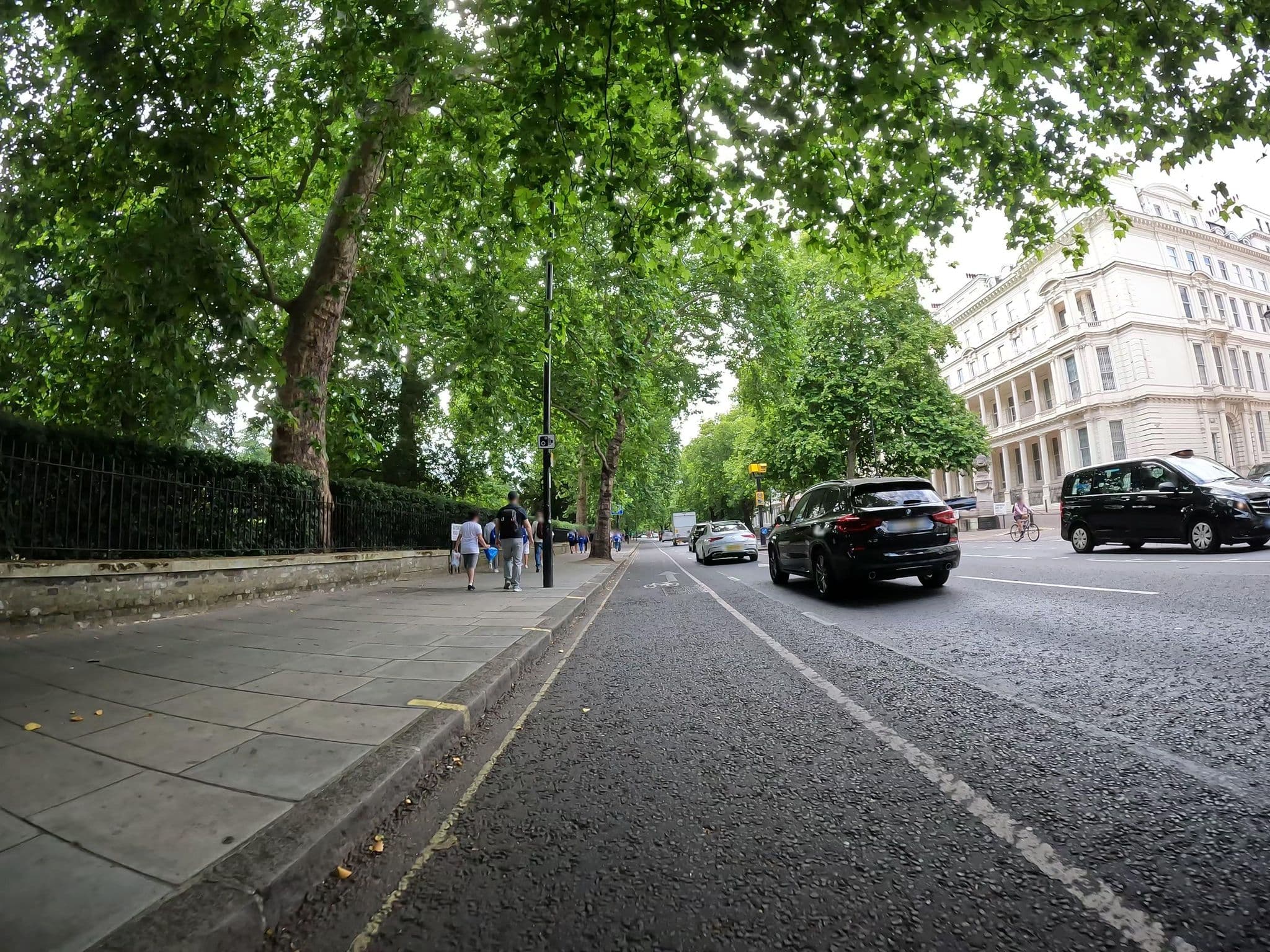 Street view near Corus Hyde Park, Bayswater — © erias (CC BY-SA · Mapillary)