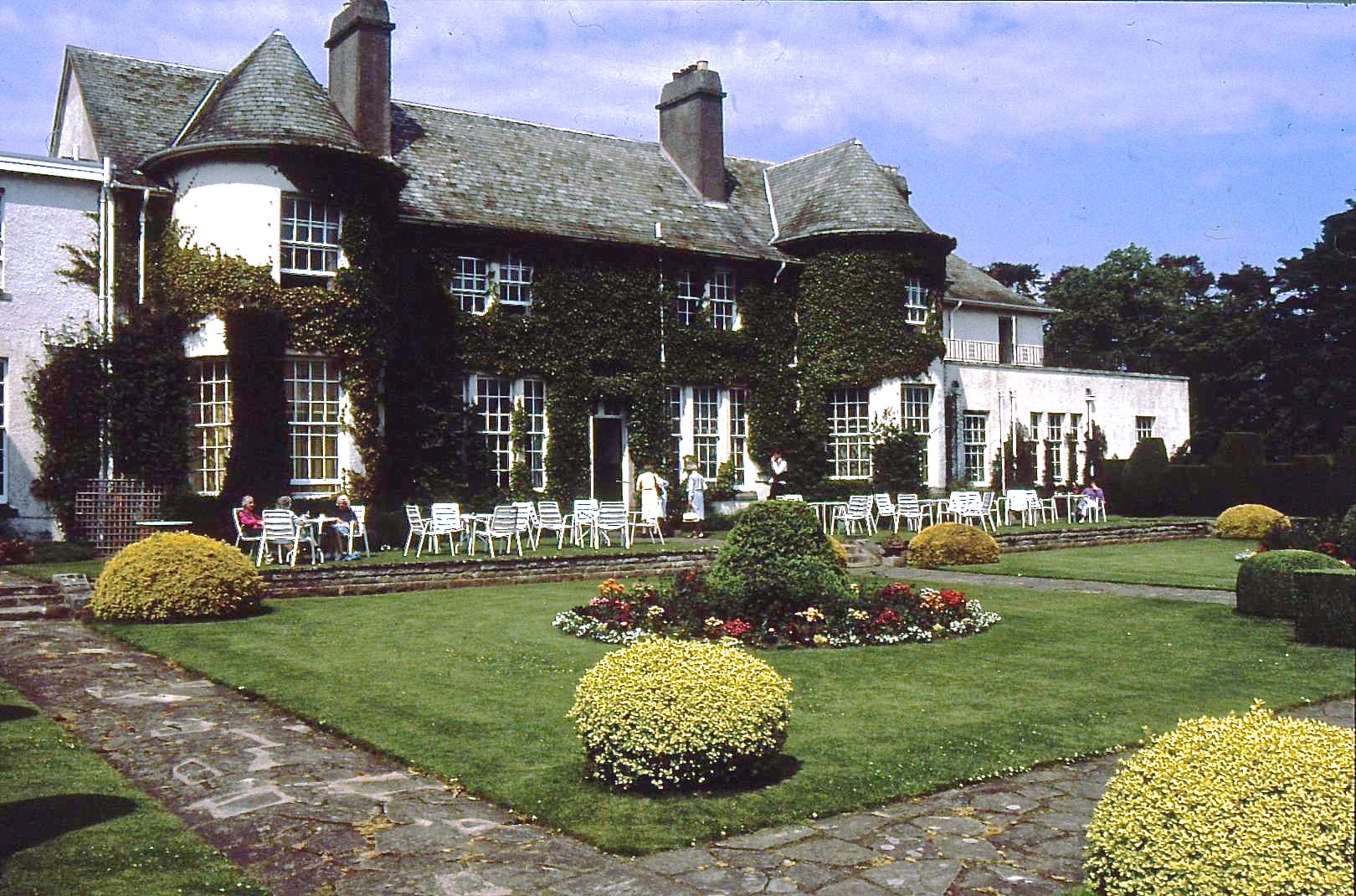 Rufflets Country House (via Wikimedia Commons, CC BY-SA 2.0)