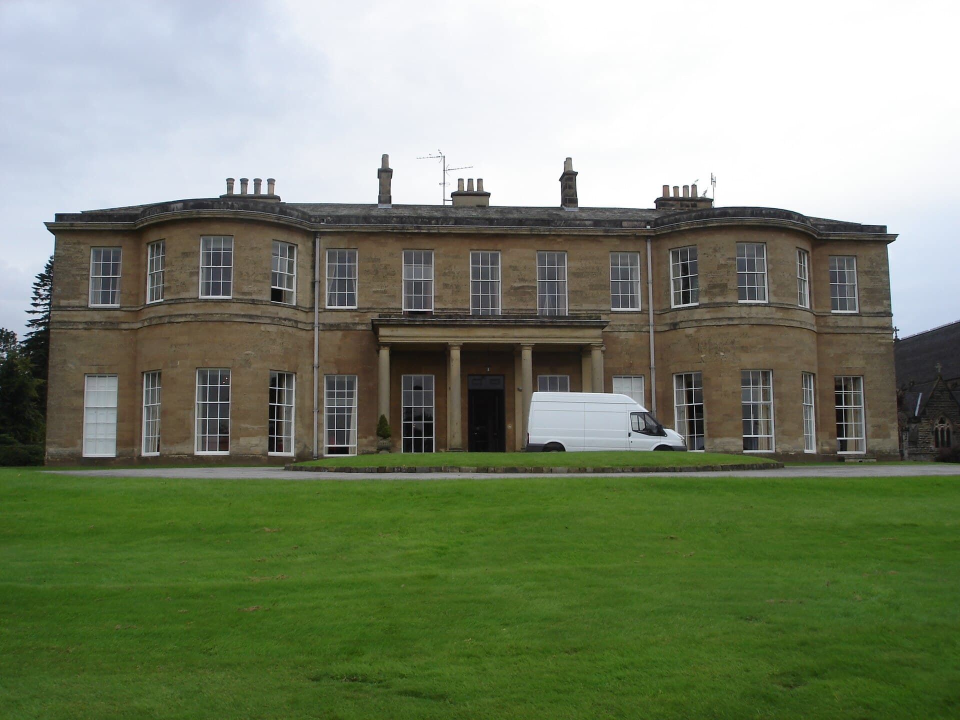 Rudding Park Hotel (via Wikimedia Commons, CC0)