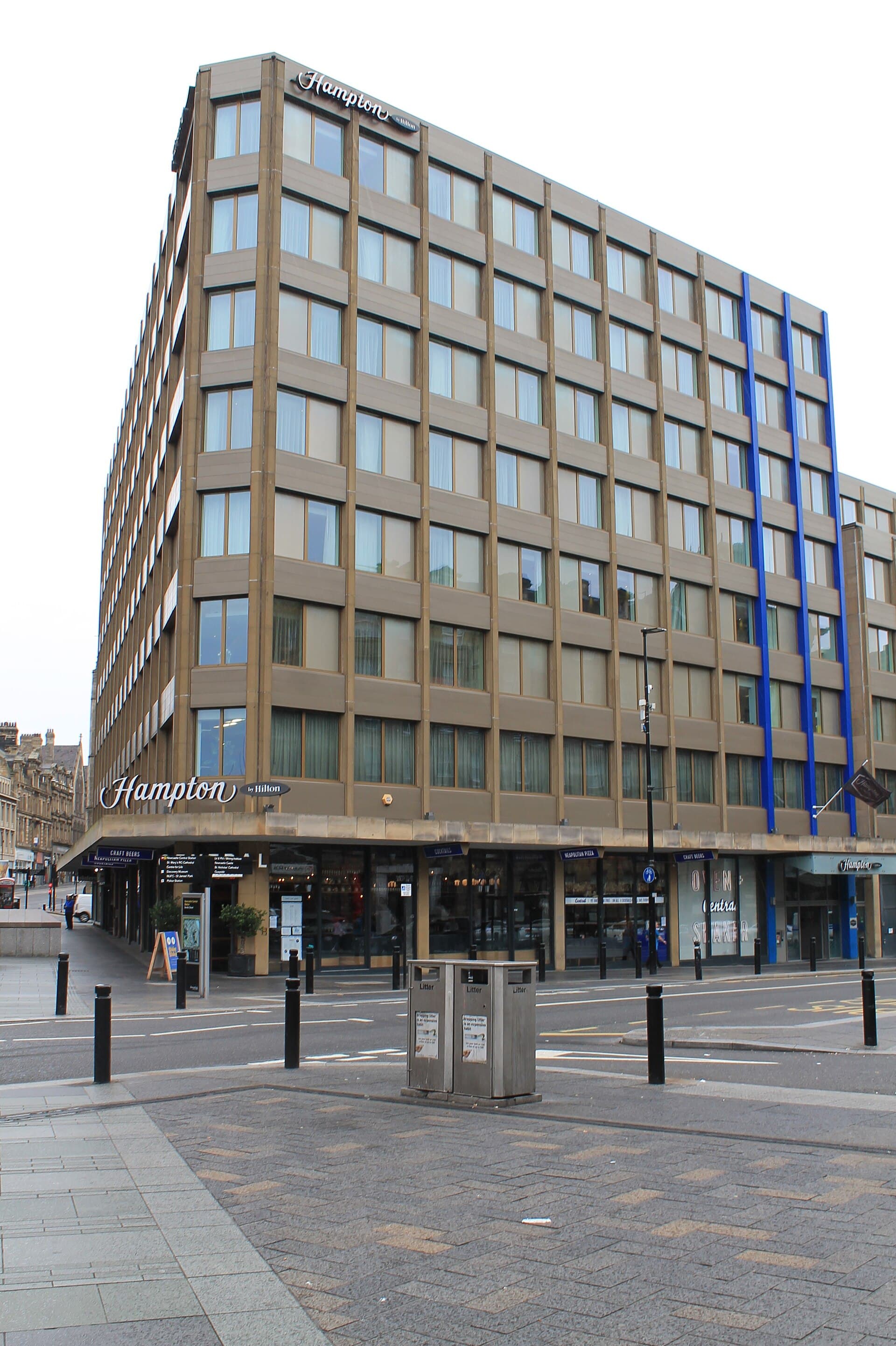 Hampton by Hilton Newcastle (via Wikimedia Commons, CC0)
