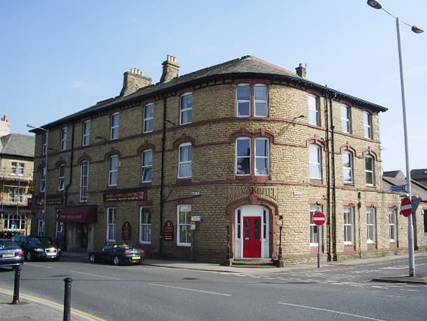 The Royal Station Hotel (via Wikimedia Commons, CC BY-SA 2.0)