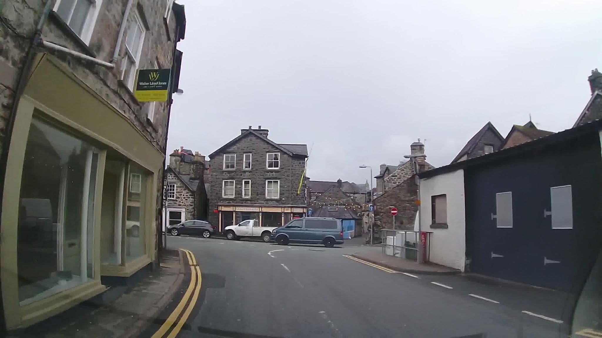 Street view near Torrent Walk Hotel, Dolgellau — © trigpoint (CC BY-SA · Mapillary)