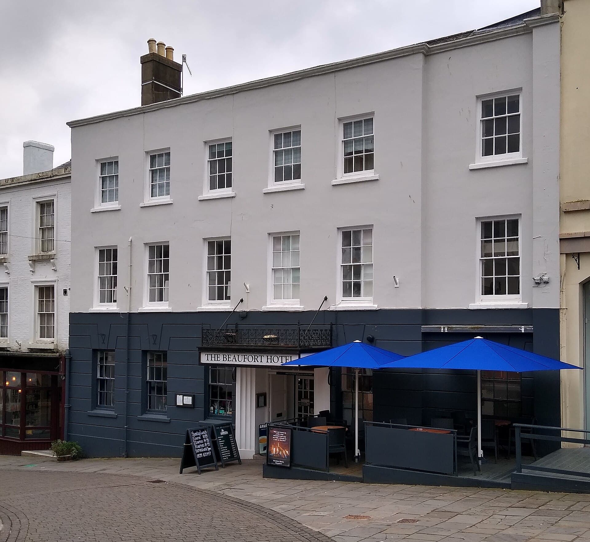 The Beaufort Hotel (via Wikimedia Commons, CC0)