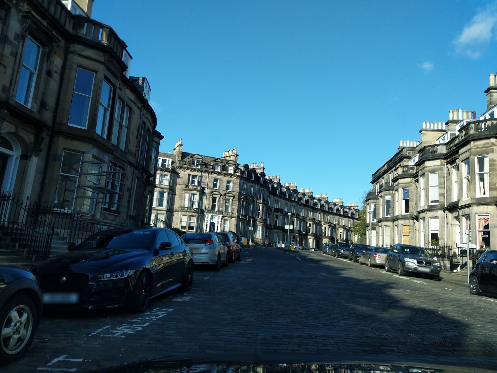Street view near No. 32 Hotel, Edinburgh