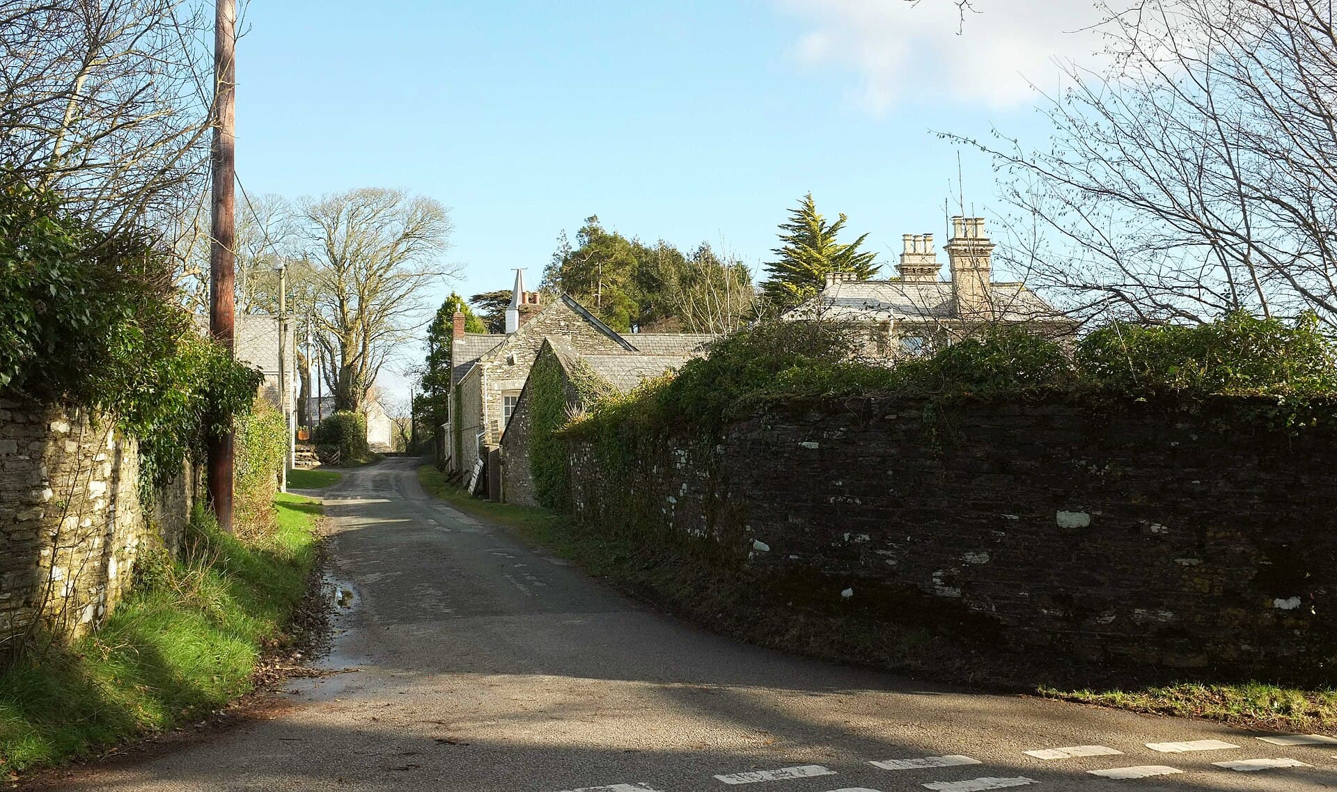 Tredethy House (via Wikimedia Commons, CC BY-SA 2.0)