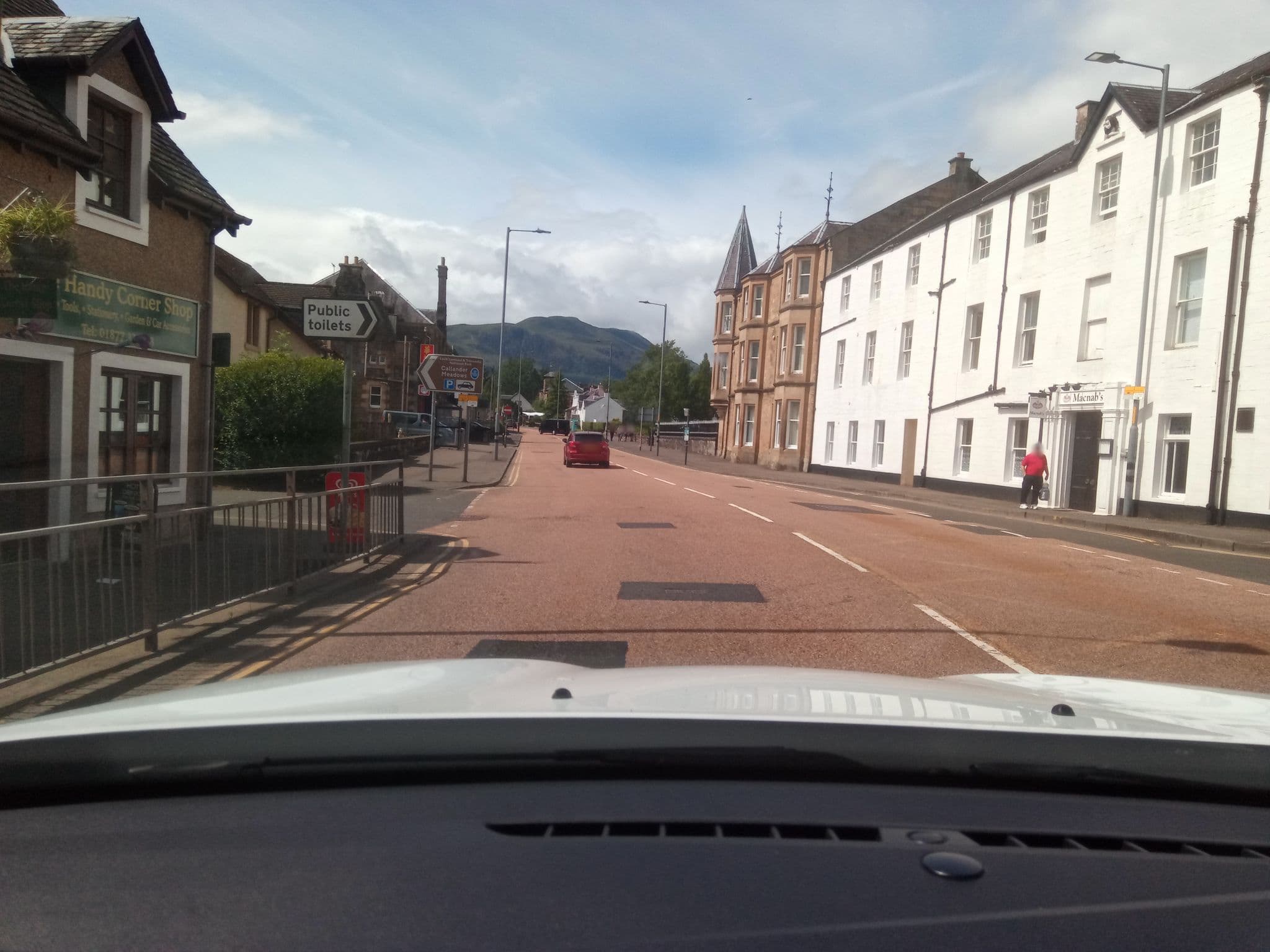 Street view near Macnabs, Callander — © victuallers (CC BY-SA · Mapillary)