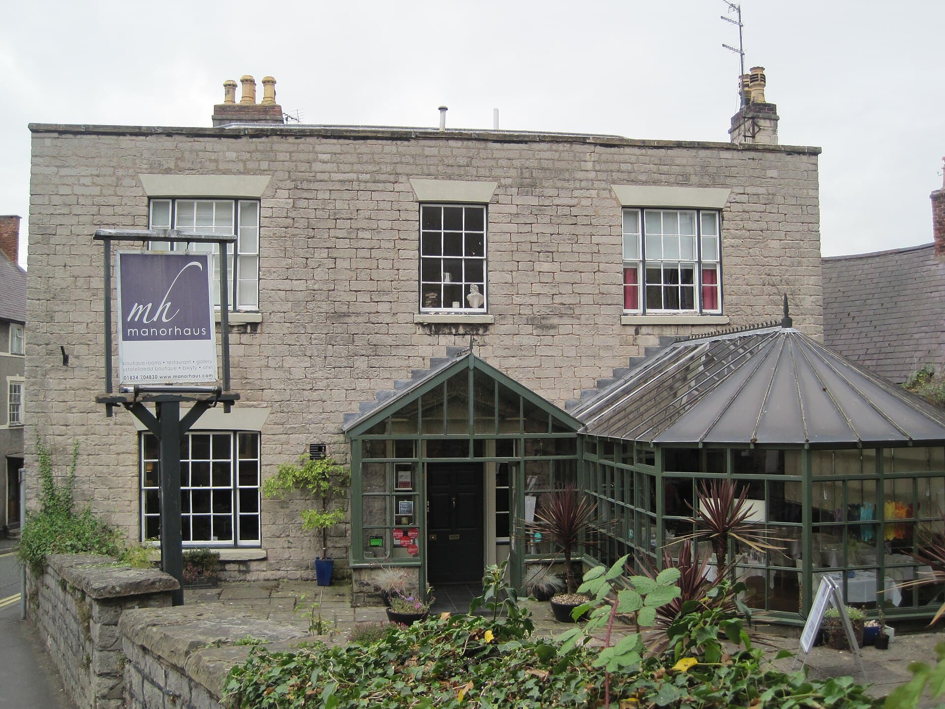 Manorhaus (via Wikimedia Commons, CC BY-SA 3.0)
