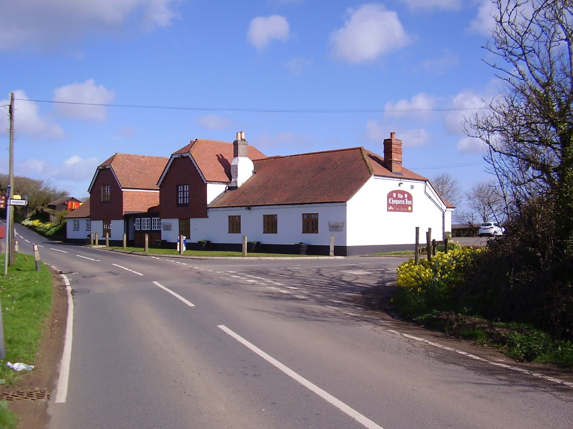 The Chequers Inn (via Wikimedia Commons, CC BY-SA 4.0)