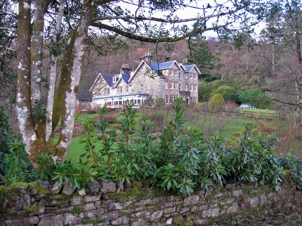 Duisdale House Hotel (via Wikimedia Commons, CC BY-SA 2.0)