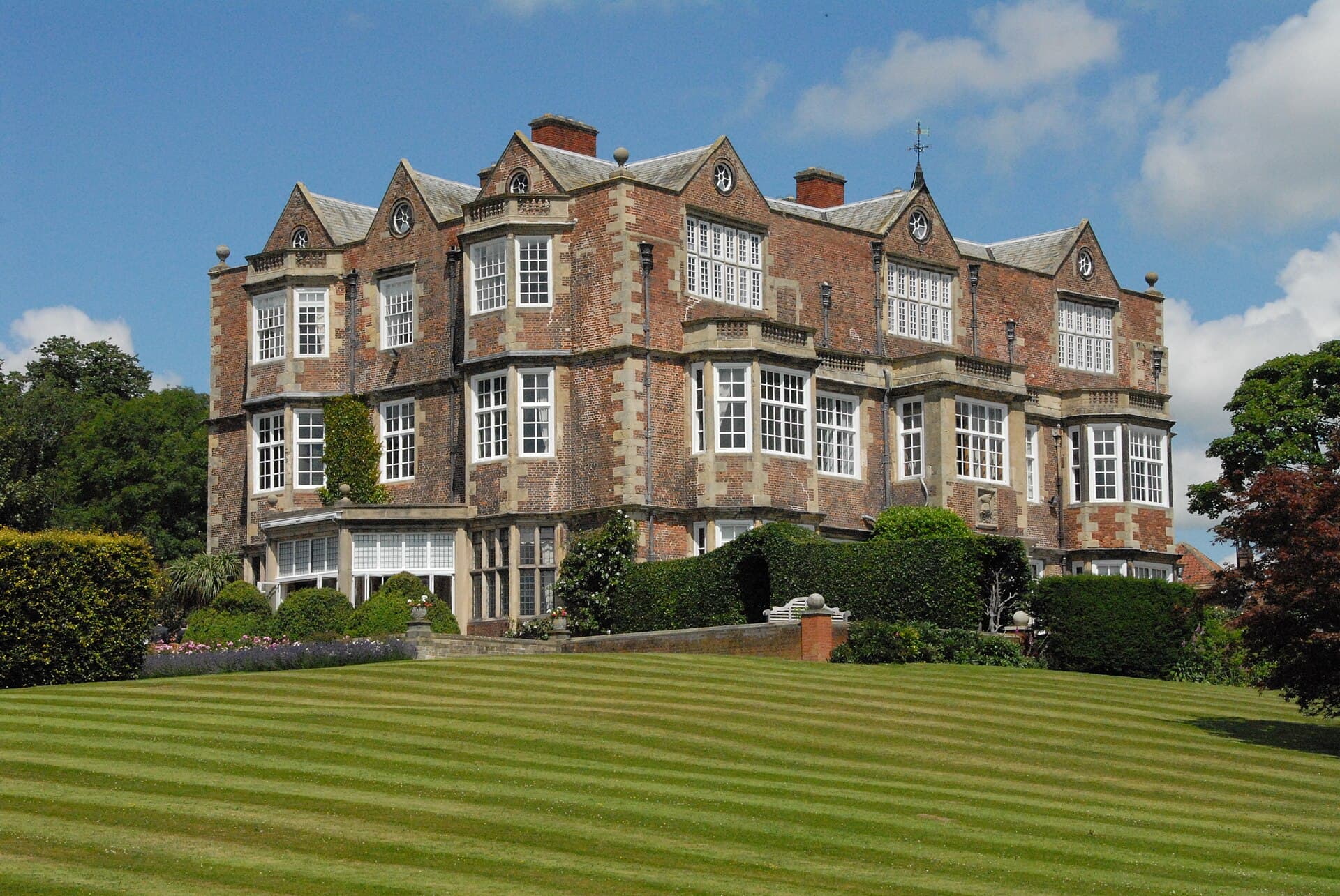 Goldsborough Hall (via Wikimedia Commons, Public domain)