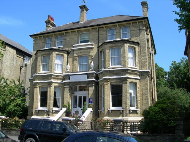 The Claremont (via Wikimedia Commons, CC BY-SA 2.0)