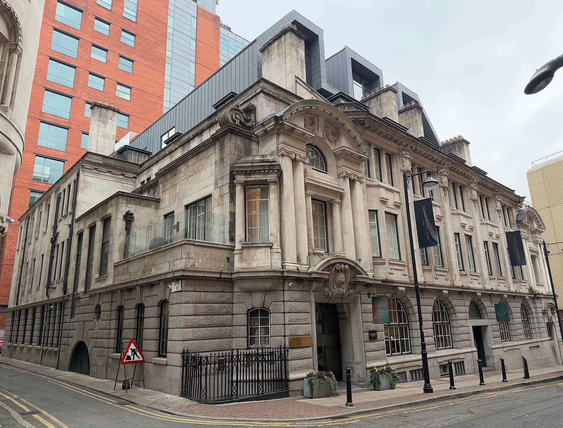 Stock Exchange Hotel (via Wikimedia Commons, CC BY 4.0)