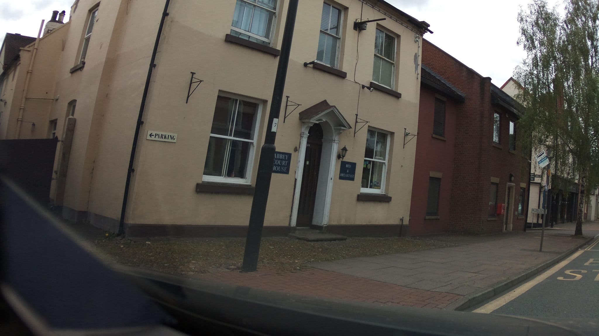 Street view near Abbey Court House, Shrewsbury — © southglos (CC BY-SA · Mapillary)