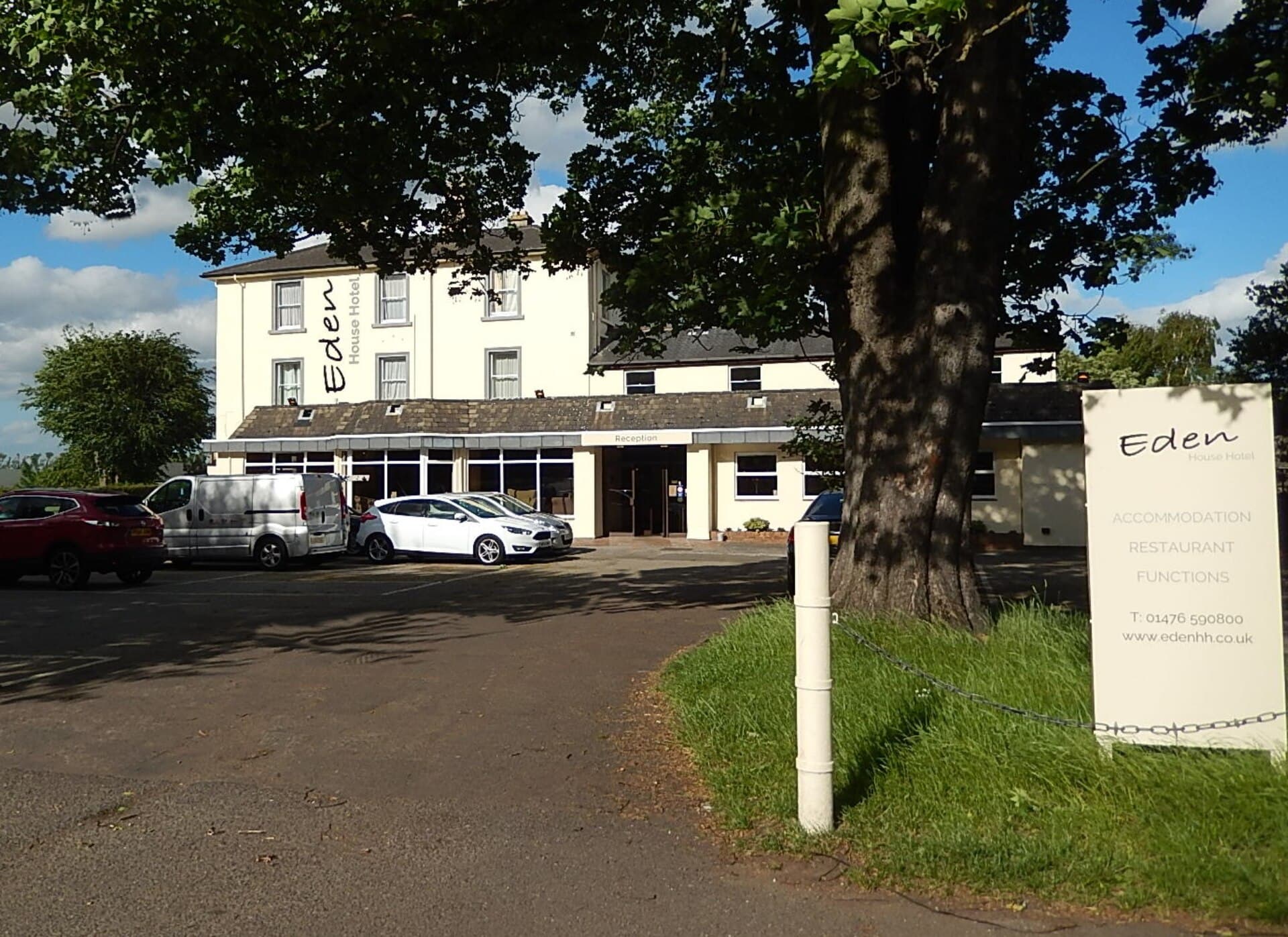 Eden House Hotel (via Wikimedia Commons, CC BY-SA 4.0)