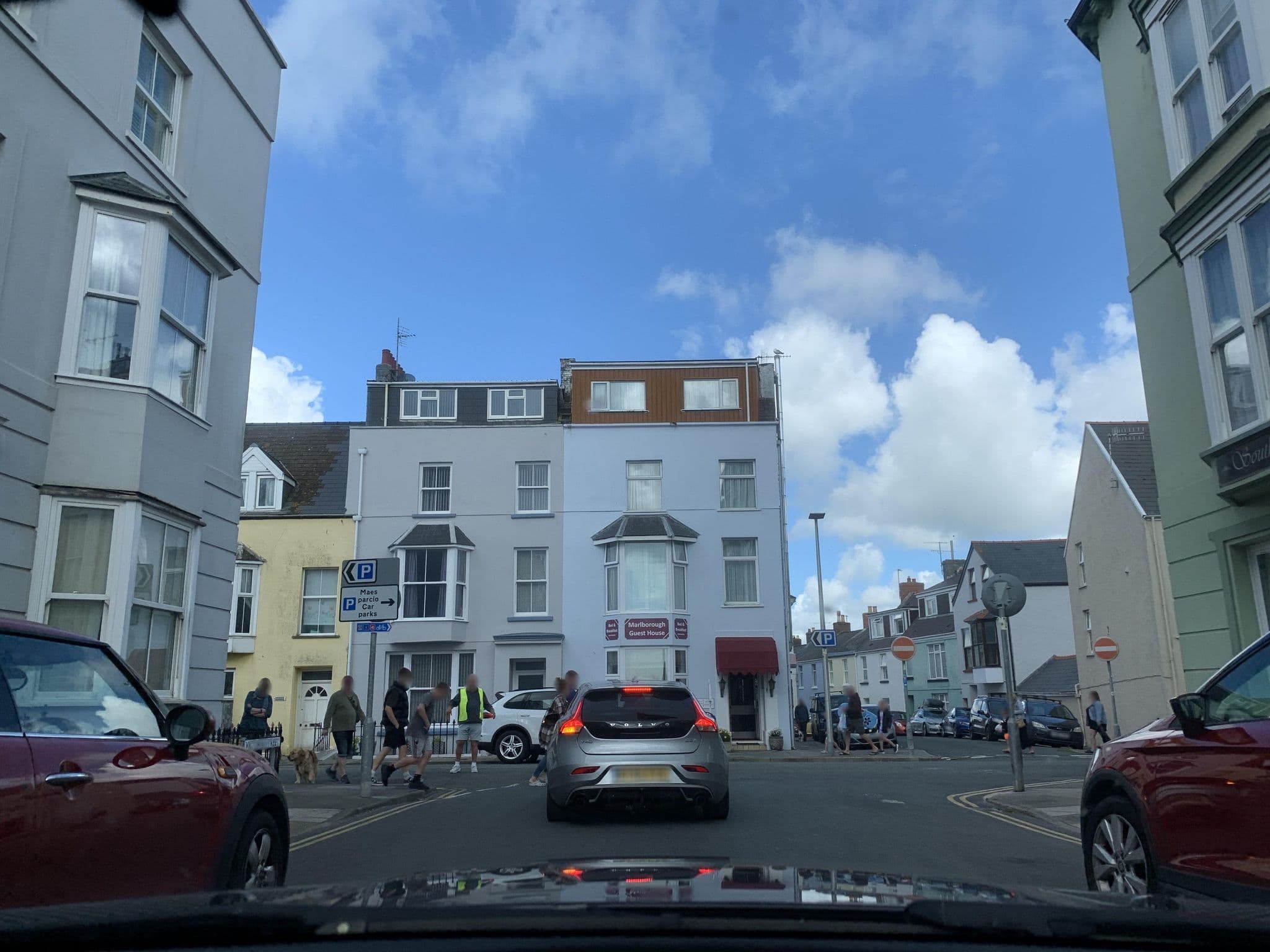 Street view near Ashby House, Tenby — © laye (CC BY-SA · Mapillary)
