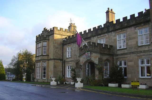 Dunkenhalgh Hotel (via Wikimedia Commons, CC BY-SA 2.0)