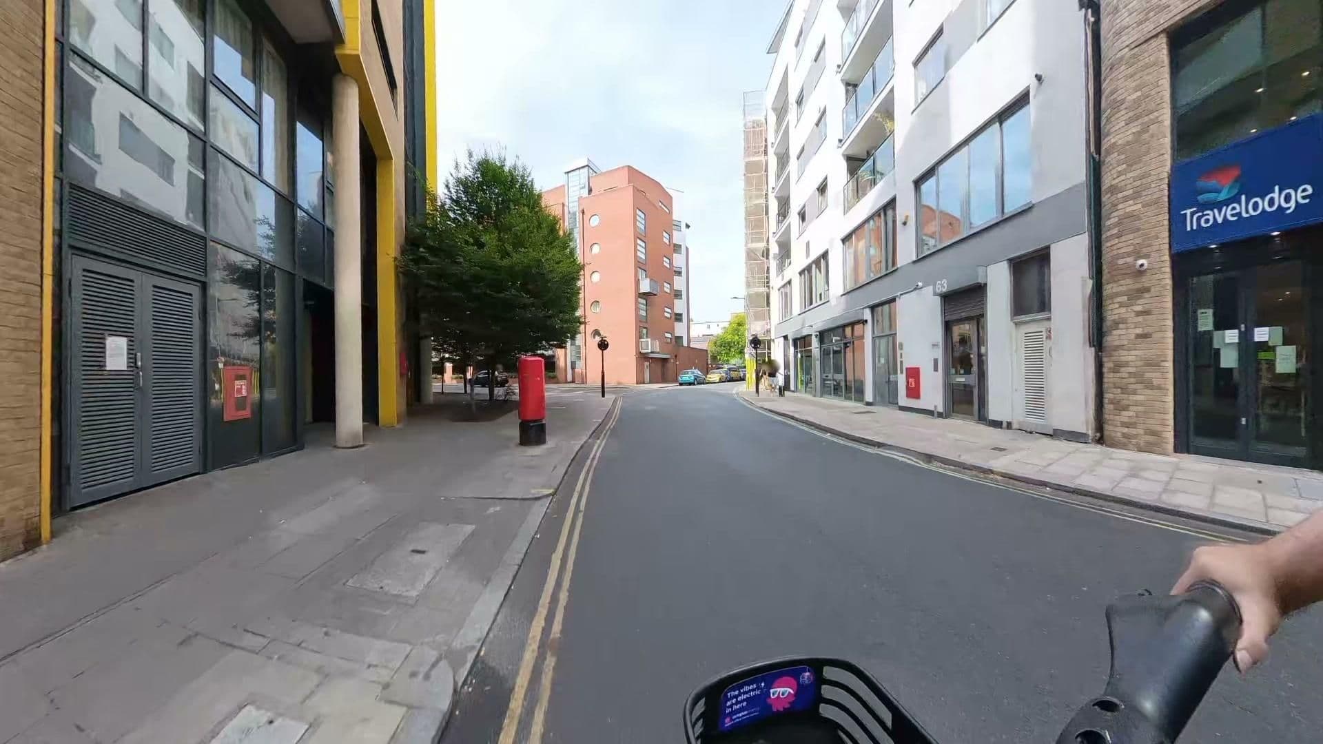 Street view near Travelodge, Whitechapel — © athuler (CC BY-SA · Mapillary)