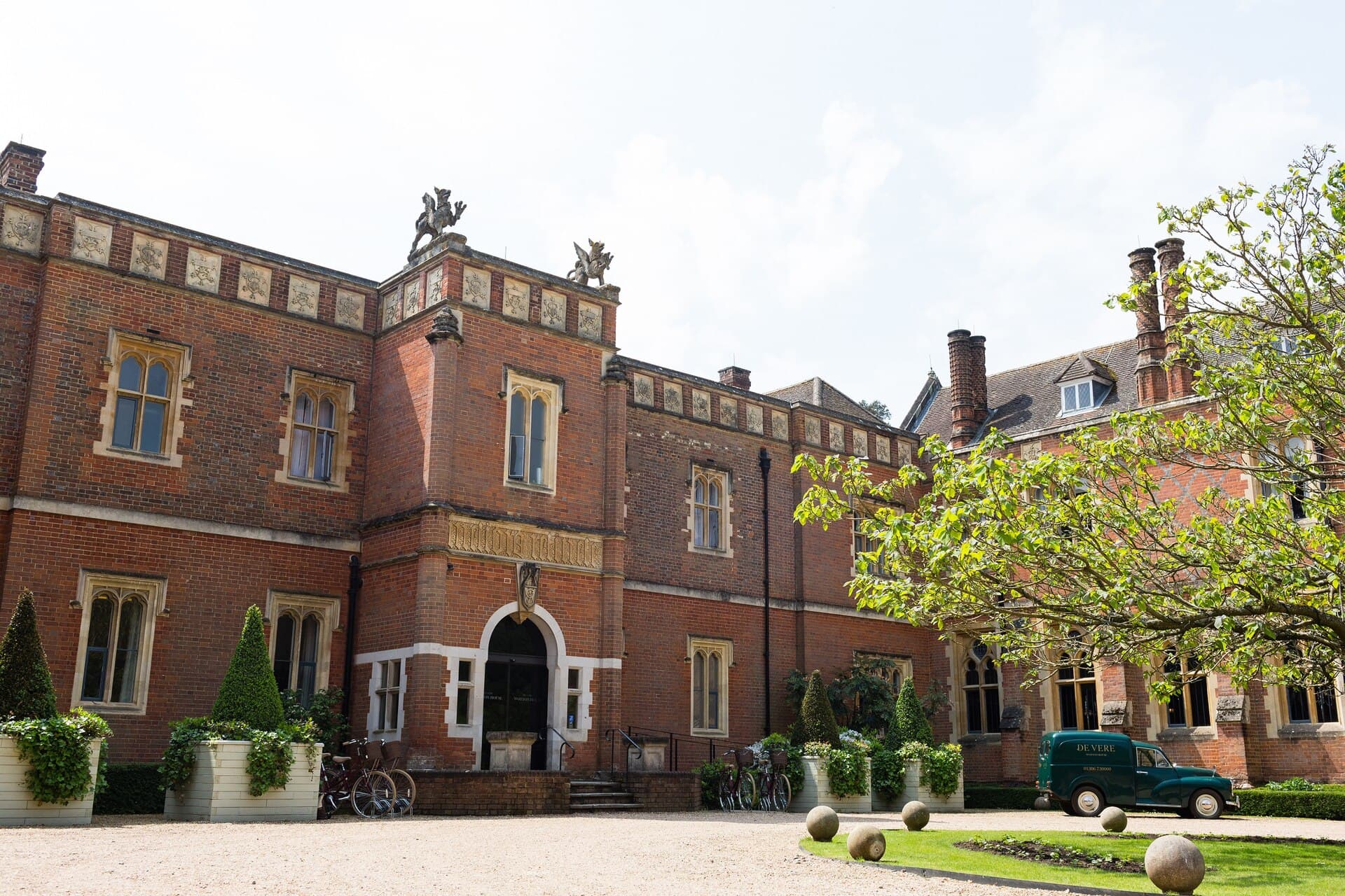 Wotton House (via Wikimedia Commons, CC BY-SA 4.0)