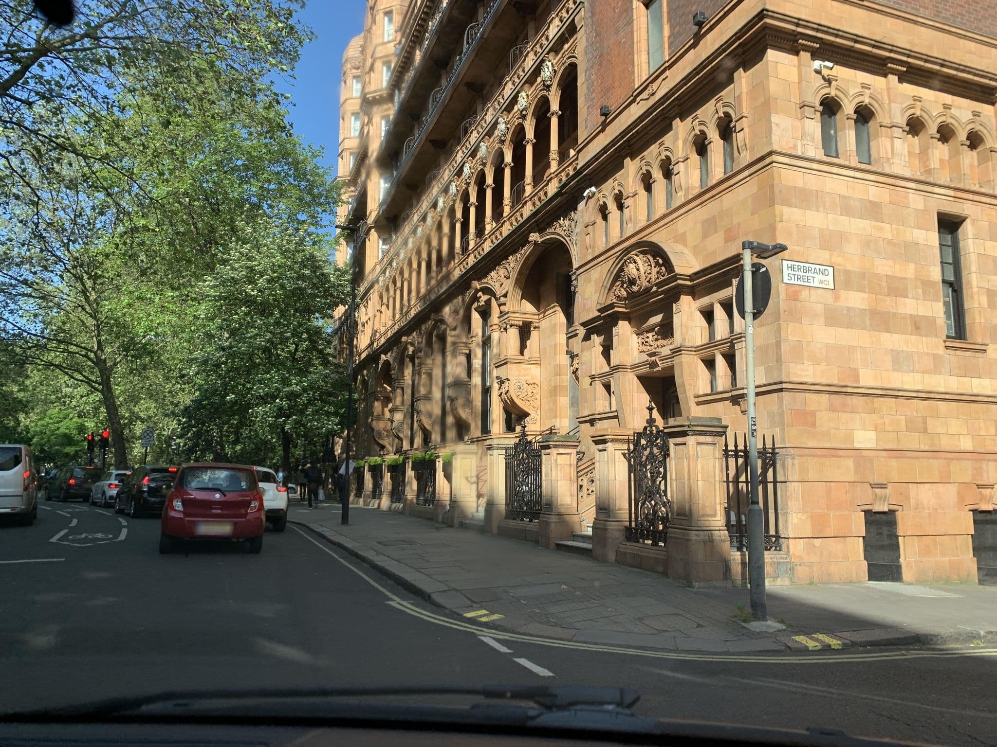 Street view near President Hotel, Holborn — © laye (CC BY-SA · Mapillary)