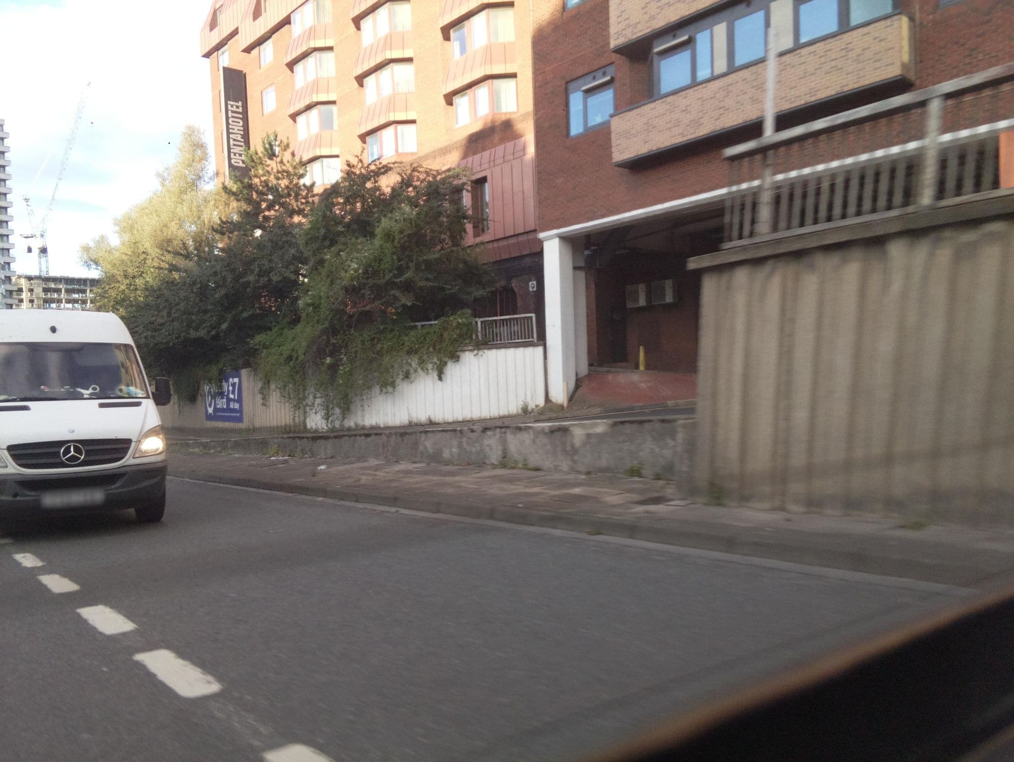 Street view near Pentahotel Reading, Reading — © southglos (CC BY-SA · Mapillary)