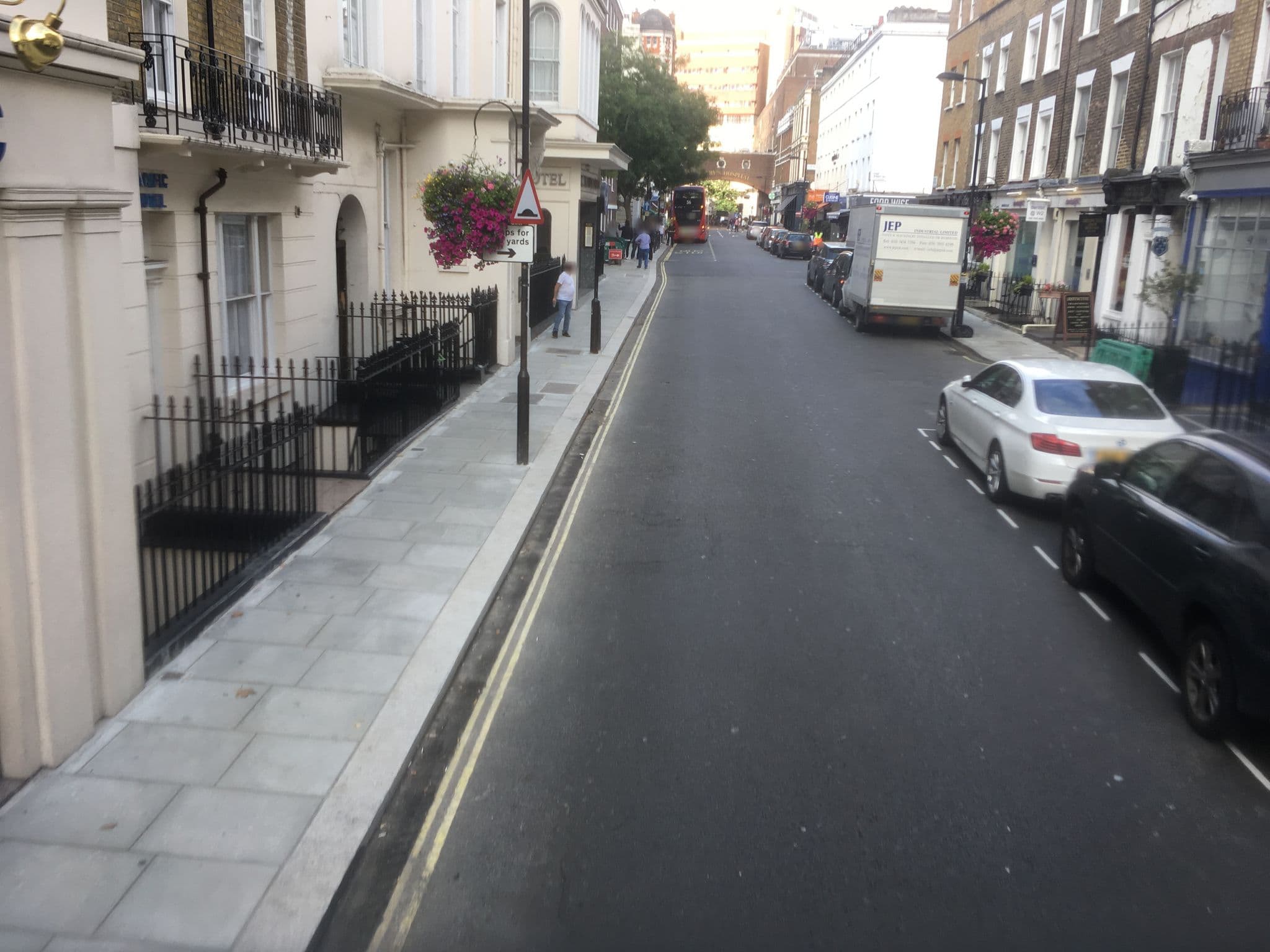 Street view near Athena Hotel, Hyde Park — © southglos (CC BY-SA · Mapillary)